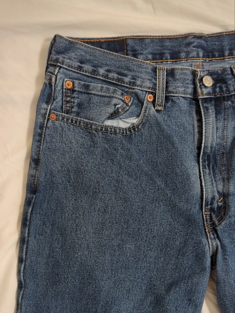 Levi’s Men’s 550 Relaxed Fit Jeans, Color Medium Stonewash Size 34x34